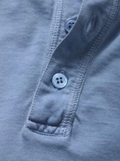 Gefährten-Henley -Modekleidung Geschäft EC23 6882 DI