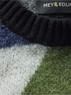 Unberechenbarer Pullover -Modekleidung Geschäft EC23 7600 DG