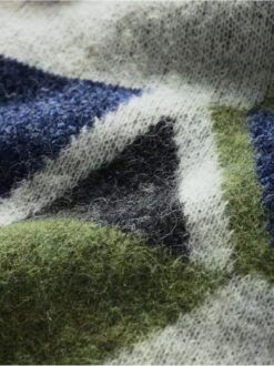 Unberechenbarer Pullover -Modekleidung Geschäft EC23 7600 DI