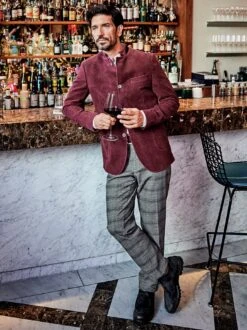 Loch-Ness-Hose -Modekleidung Geschäft EC24 6053 DD