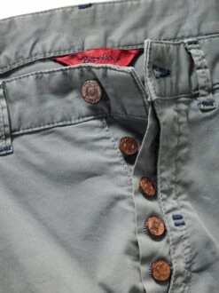 Valentinos Cargo -Modekleidung Geschäft EC24 6493 DG