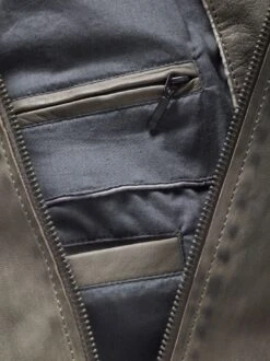 Auf-Messers-Schneide-Blouson -Modekleidung Geschäft EC24 6510 DJ