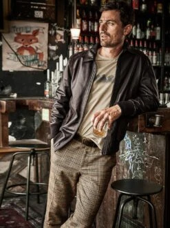 Lederjacke Pub -Modekleidung Geschäft EC24 6611 DD 1