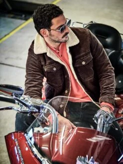 Souveräne Cordjacke -Modekleidung Geschäft EC24 6675 DF