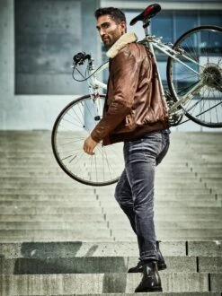 Auf-Achse-Lederjacke -Modekleidung Geschäft EC24 6679 DE 1