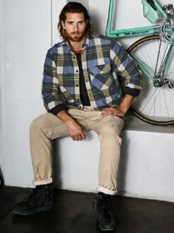 Geschichten-Cordchino -Modekleidung Geschäft EC24 6782 DD