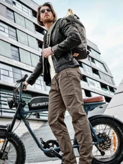 Momentum-Lederjacke -Modekleidung Geschäft EC24 7140 DC 1