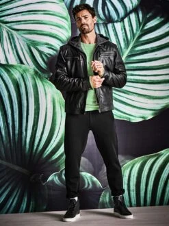 Momentum-Lederjacke -Modekleidung Geschäft EC24 7140 DE