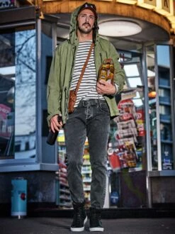 Urbaner Sommerparka -Modekleidung Geschäft EC24 7649 DB 1