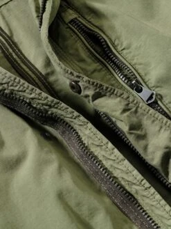 Urbaner Sommerparka -Modekleidung Geschäft EC24 7649 DG