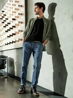 Ideen-Sneaker -Modekleidung Geschäft EC25 7836 DF