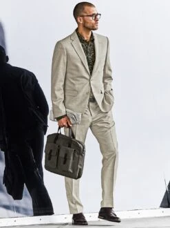 Der Schwarze Gürtel -Modekleidung Geschäft EC29 4542 DC 1